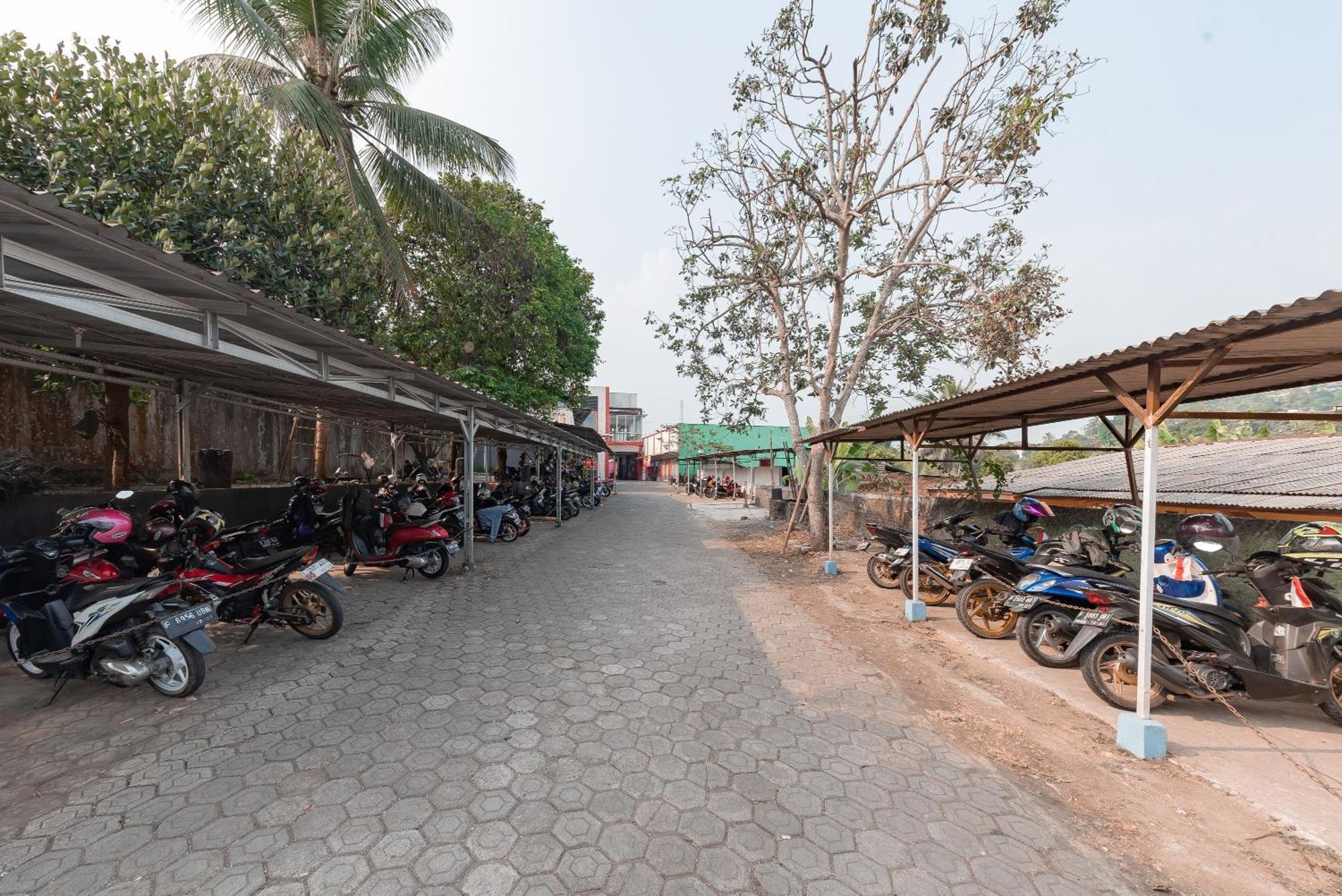 Reddoorz Syariah At Cibadak Sukabumi Hotel Екстериор снимка